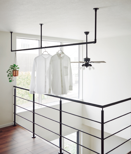ハンギングバーH-1_ブラック_天井付Cタイプ-H22000171.jpg